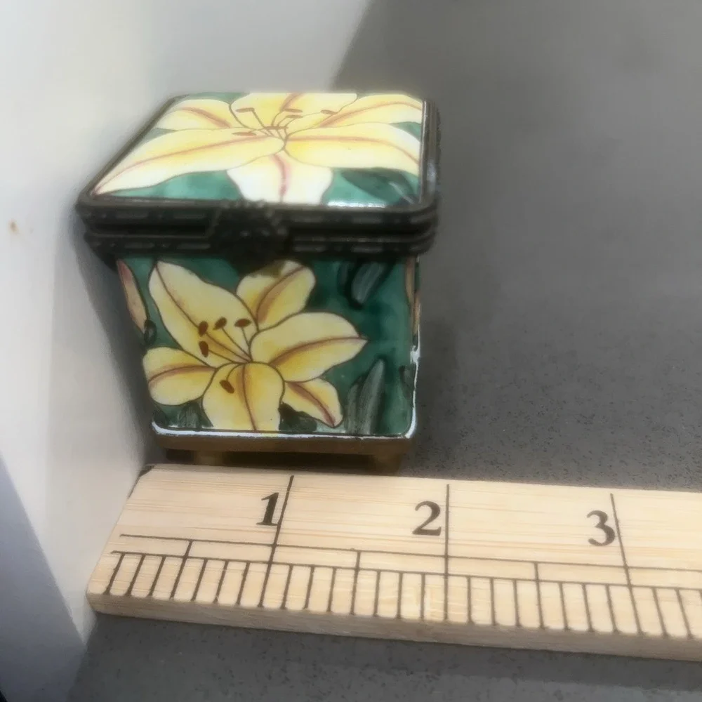 2002 Kelvin Chen Enamel Hinged Flower Stamp Dispenser or Trinket Box No. 821